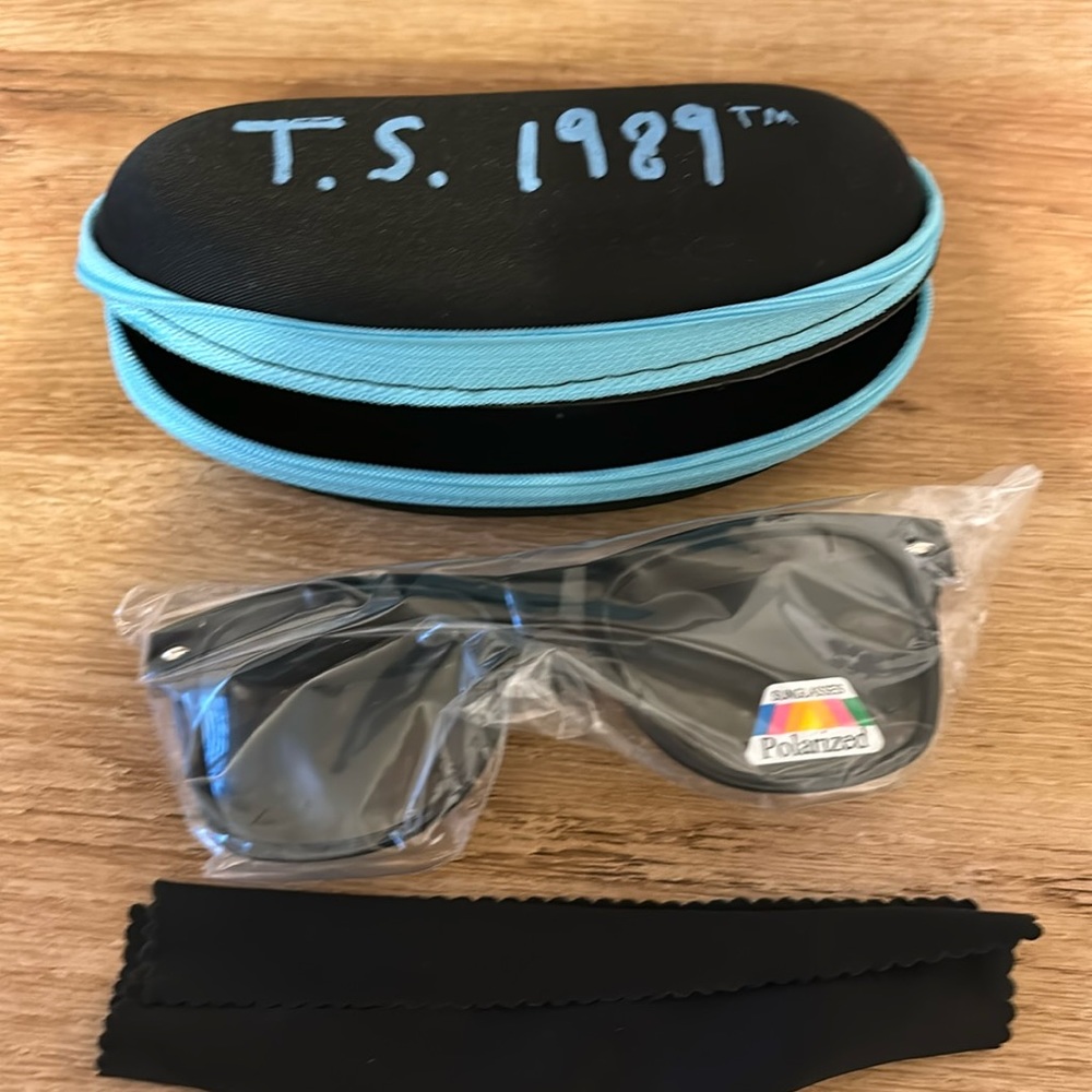 Taylor swift 1988 black sunglasses new